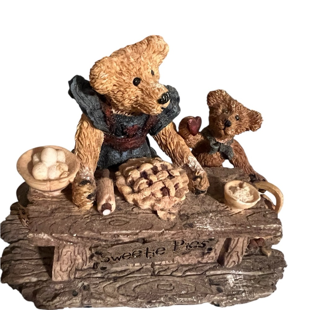 Boyd’s Bears Sweetie Pies Charming Brown Bear Figurine 1993 Justina Love